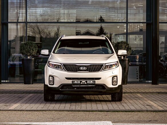 2017 Kia Sorento II Рестайлинг, белый, 1755000 рублей - вид 1