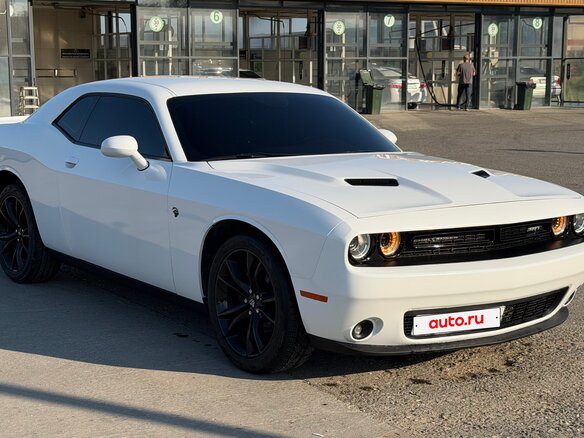 2016 Dodge Challenger III Рестайлинг 2, белый, 2700000 рублей - вид 4