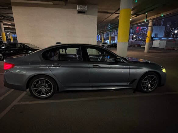 2017 BMW 5 серии 530i xDrive VII (G30/G31/G38), серый, 2500000 рублей - вид 3