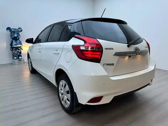 2023 Toyota Yaris L XP150 Рестайлинг, белый, 846000 рублей - вид 5