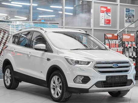 2016 Ford Kuga II Рестайлинг, белый, 1249000 рублей, вид 3