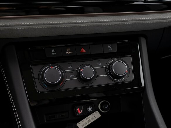 2023 Jetta VS7 I Рестайлинг 1, белый, 2295000 рублей - вид 16