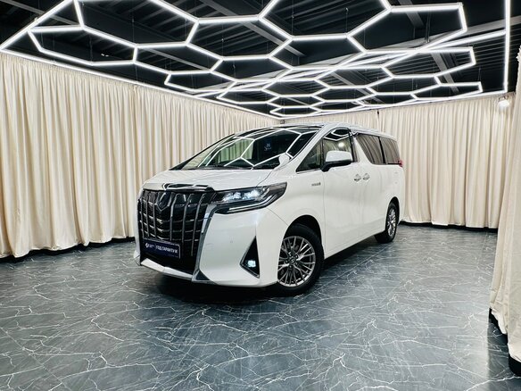 2018 Toyota Alphard III Рестайлинг, белый, 4299900 рублей