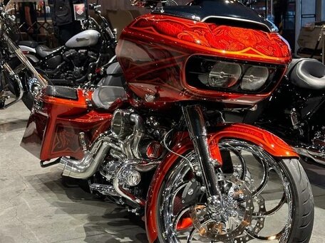 2017 Harley-Davidson Road Glide, красный, 4500000 рублей, вид 4