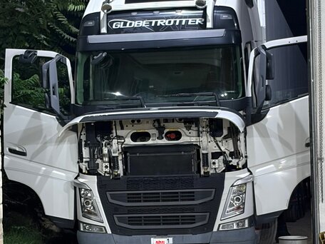 2017 Volvo FH, белый, 7600000 рублей, вид 1
