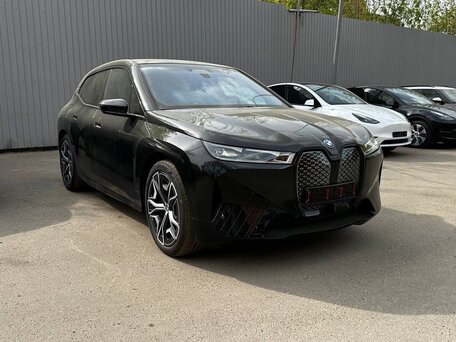 2022 BMW iX xDrive40 I (I20), чёрный, 5700000 рублей, вид 1
