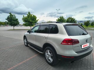 2011 Volkswagen Touareg II, серебристый, 1900000 рублей, вид 3