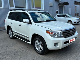 2013 Toyota Land Cruiser 200 Series Рестайлинг 1, белый, 4150000 рублей, вид 3