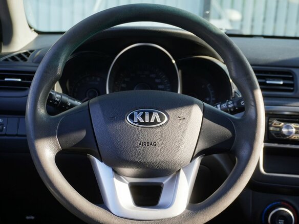 2013 Kia Rio III, белый - вид 13