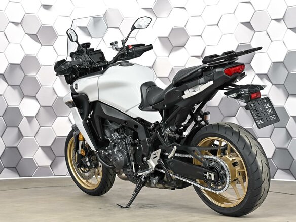 2023 Yamaha MT-09 Tracer (FJ-09), белый, 1279000 рублей - вид 7