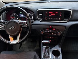 2021 Kia Sportage IV Рестайлинг, чёрный, 2590000 рублей, вид 5