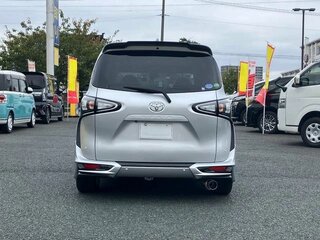 2022 Toyota Sienta II Рестайлинг, серебристый, 1086000 рублей, вид 4