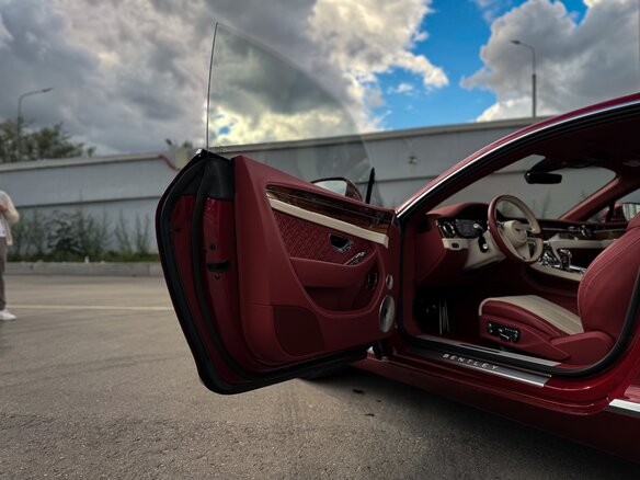2020 Bentley Continental GT III, красный, 15600000 рублей - вид 29