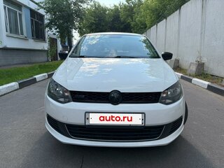 2013 Volkswagen Polo V, белый, 700000 рублей, вид 2
