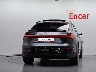 2024 Audi SQ8 e-tron, чёрный, 11830000 рублей, вид 3