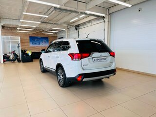 2016 Mitsubishi Outlander III Рестайлинг 2, белый, 2479000 рублей, вид 4