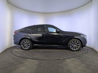 2021 BMW X6 40i III (G06), чёрный, 8015000 рублей, вид 4