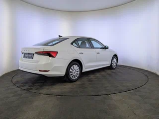 2021 Skoda Octavia IV (A8), белый, 2400000 рублей, вид 5