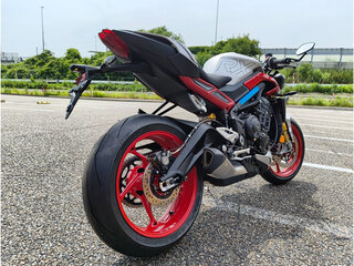 2026 Triumph Street Triple, серебристый, 1400000 рублей, вид 2