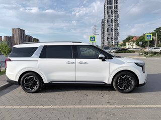 2024 Kia Carnival IV Рестайлинг, белый, 5600000 рублей, вид 3
