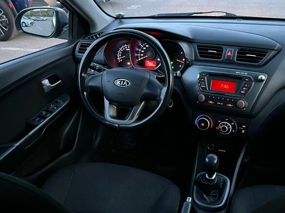 2012 Kia Rio 5-speed III, серый, 630000 рублей - вид 9