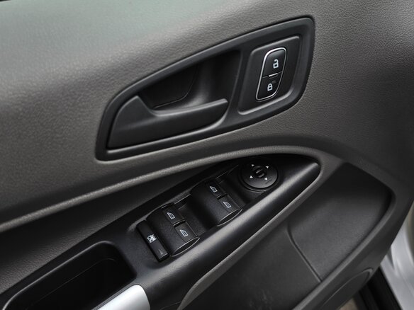 2022 Ford Tourneo Connect Grand II Рестайлинг, серебристый, 1950000 рублей - вид 14