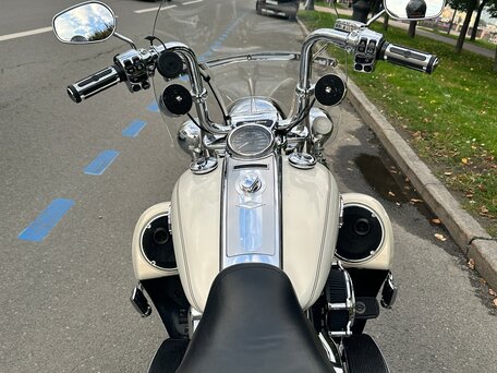 2014 Harley-Davidson Road King, белый, 1300000 рублей, вид 5