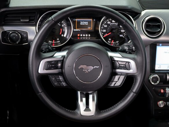 2018 Ford Mustang VI Рестайлинг, чёрный, 3449000 рублей - вид 29