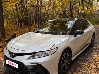 2021 Toyota Camry VIII (XV70) Рестайлинг, белый, 3700000 рублей, вид 2