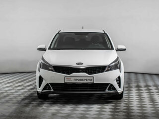 2020 Kia Rio IV Рестайлинг, белый, 1543000 рублей, вид 2