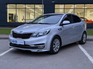 2015 Kia Rio III Рестайлинг, серебристый, 975000 рублей, вид 1