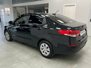 2017 Kia Rio III Рестайлинг, чёрный, 1250000 рублей, вид 4