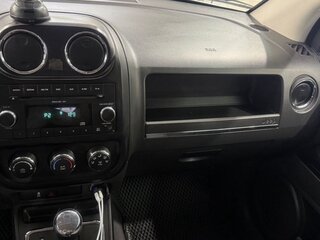 2011 Jeep Compass I Рестайлинг, серебристый, 720000 рублей, вид 4
