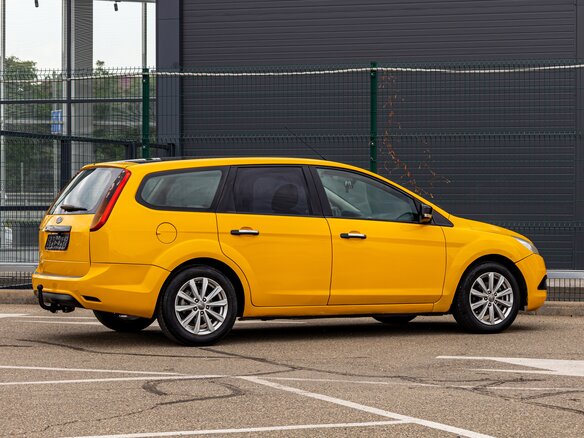 2011 Ford Focus II Рестайлинг, жёлтый - вид 5
