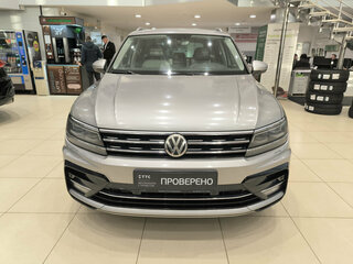 2018 Volkswagen Tiguan II, серебристый, 2700000 рублей, вид 2