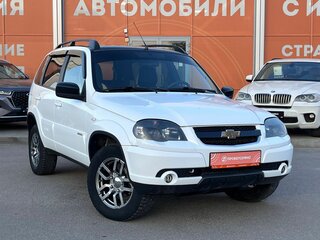 2017 Chevrolet Niva I Рестайлинг, белый, 780000 рублей, вид 3