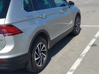 2018 Volkswagen Tiguan II, серебристый, 2750000 рублей, вид 2