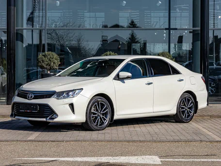 2017 Toyota Camry VII (XV50) Рестайлинг, белый, 1815000 рублей, вид 1