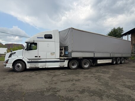 2003 Volvo VNL, белый, 2100000 рублей, вид 3