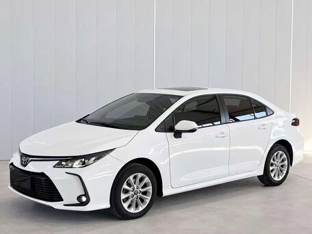 2022 Toyota Corolla XII (E210), белый, 1650000 рублей, вид 1