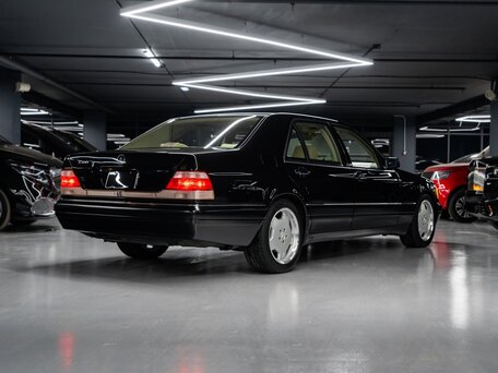 1999 Mercedes-Benz S-Класс 500 III (W140) Рестайлинг, чёрный, 10000000 рублей, вид 4