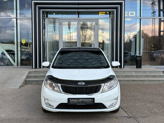 2013 Kia Rio 5-speed III, белый, 829000 рублей, вид 2