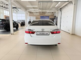 2015 Toyota Camry VII (XV50) Рестайлинг, белый, 2149900 рублей, вид 5