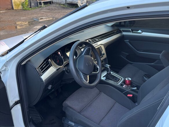 2016 Volkswagen Passat B8, белый, 1850000 рублей - вид 4