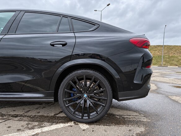 2020 BMW X6 40i III (G06), чёрный, 7800000 рублей - вид 7