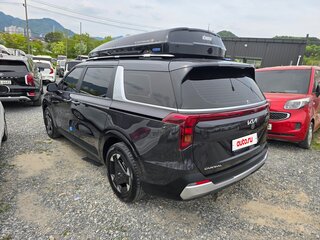 2024 Kia Carnival IV Рестайлинг, чёрный, 4030000 рублей, вид 3