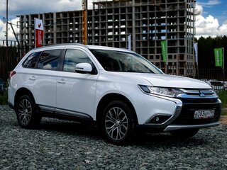 2018 Mitsubishi Outlander III Рестайлинг 2, белый, 2370000 рублей, вид 4