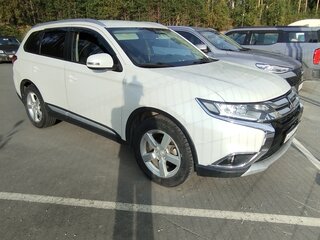 2015 Mitsubishi Outlander III Рестайлинг 2, белый, 1550000 рублей, вид 4