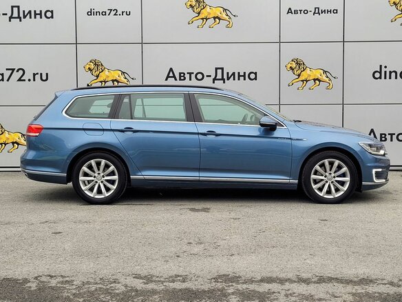 2017 Volkswagen Passat GTE B8, синий, 2600000 рублей - вид 3