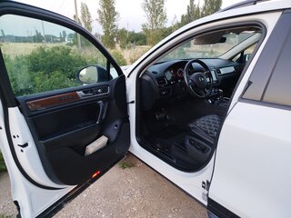 2017 Volkswagen Touareg II Рестайлинг, белый, 3500000 рублей, вид 1